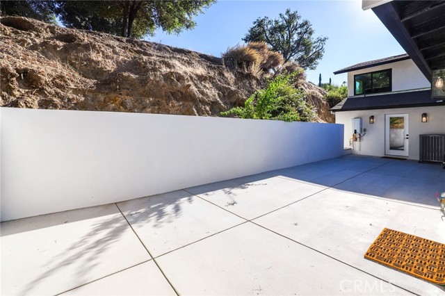 9425 Gierson Avenue, Chatsworth CA: https://media.crmls.org/medias/cba55990-5c3f-450f-9bdf-9f5a78dc992e.jpg