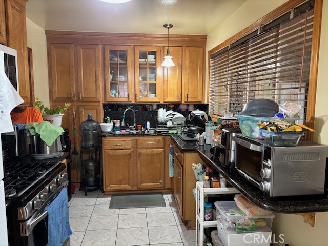 Detail Gallery Image 7 of 8 For 8360 Katherine Ave #1,  Panorama City,  CA 91402 - 3 Beds | 1 Baths