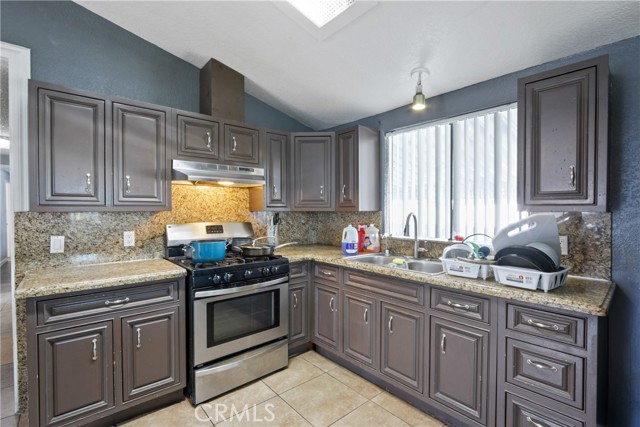 Detail Gallery Image 13 of 25 For 320 N Park Vista #26, Anaheim,  CA 92806 - 3 Beds | 2 Baths