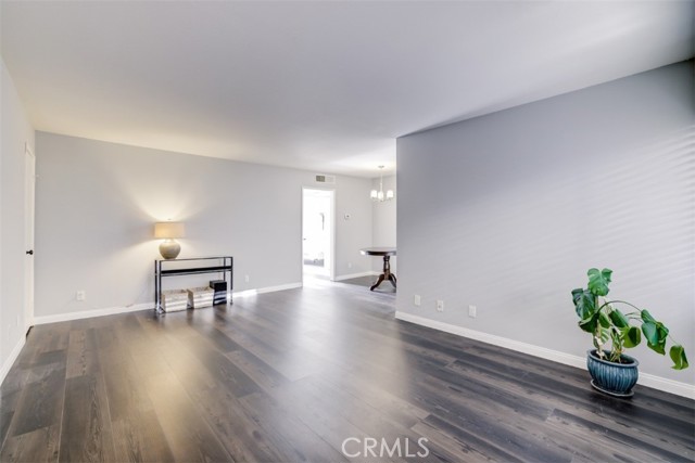 9920 Jordan Avenue, Chatsworth CA: https://media.crmls.org/medias/cba7a9a4-433d-4fea-b838-7ffb813d5beb.jpg