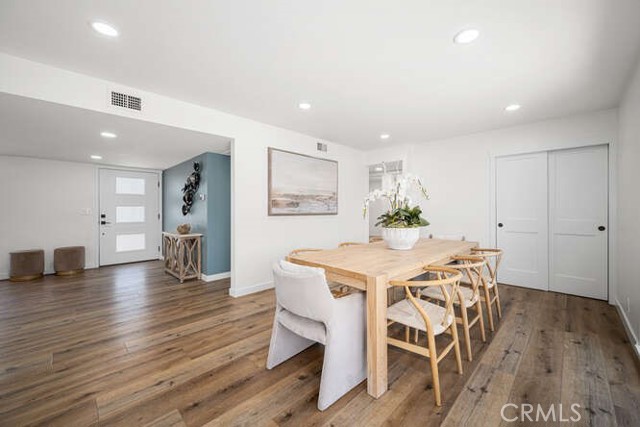 3221 Copa De Oro Drive, Los Alamitos CA: https://media.crmls.org/medias/cba7edf8-8ded-430b-9630-629b1ba188b2.jpg