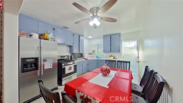 711 W Wilson, Glendale CA: https://media.crmls.org/medias/cba84b86-180a-48fe-a626-2629359084c0.jpg