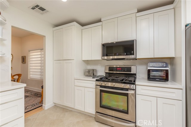 15535 Mallory Court, Moorpark CA: https://media.crmls.org/medias/cba8d17c-f76f-4d19-9da9-442b099c6559.jpg