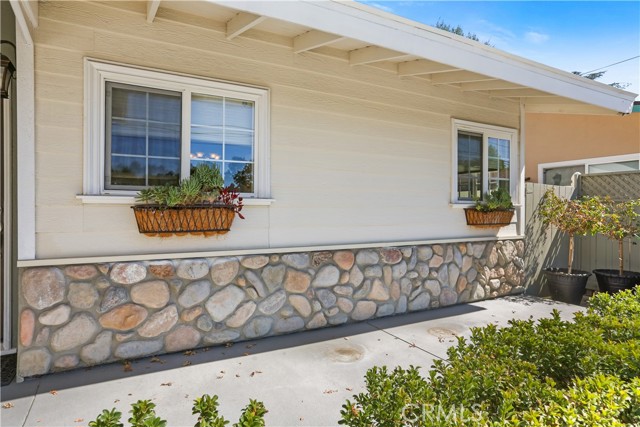 Detail Gallery Image 6 of 40 For 22841 Mariano St, Woodland Hills,  CA 91367 - 3 Beds | 3 Baths