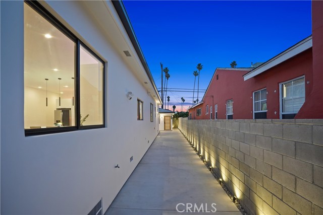 Detail Gallery Image 40 of 45 For 3876 Roxton Ave, Los Angeles,  CA 90008 - 5 Beds | 4/1 Baths