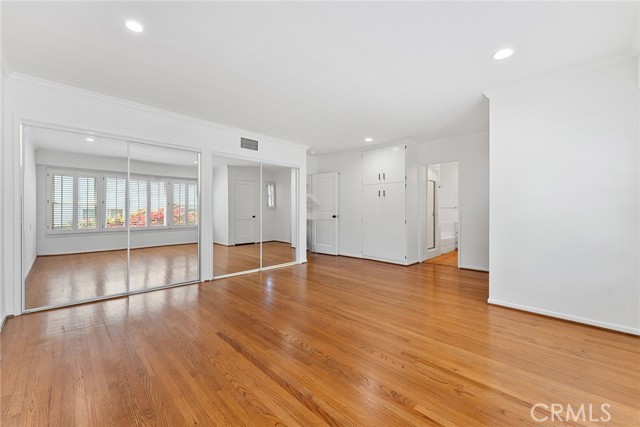 11053 Strathmore Drive, Westwood - Century City CA: https://media.crmls.org/medias/cbaaeca4-3fef-46c0-8747-473bda6acde5.jpg