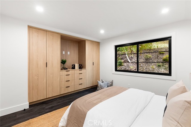 4885 Winnetka Avenue, Woodland Hills CA: https://media.crmls.org/medias/cbabe058-f085-4e37-81b6-8fac1bf242ae.jpg