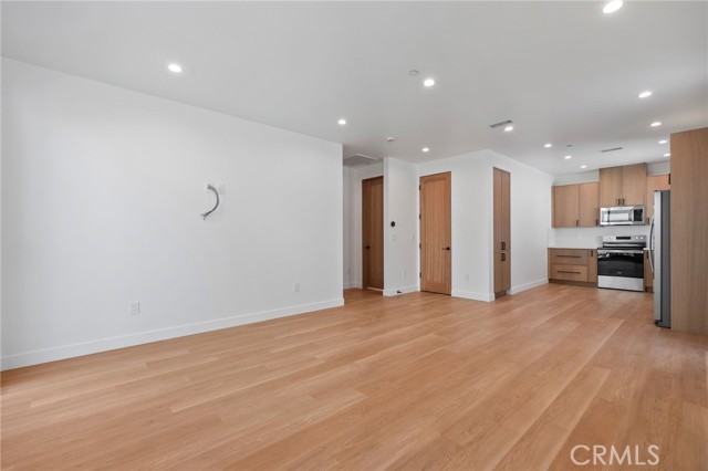 Detail Gallery Image 3 of 15 For 21826 Cohasset, Canoga Park,  CA 91303 - 2 Beds | 2 Baths