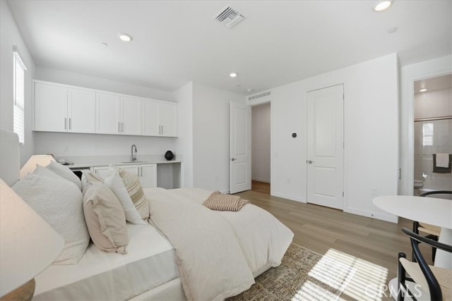 Detail Gallery Image 9 of 48 For 2380 Haley Point Drive #104,  Ventura,  CA 93003 - 4 Beds | 3/1 Baths