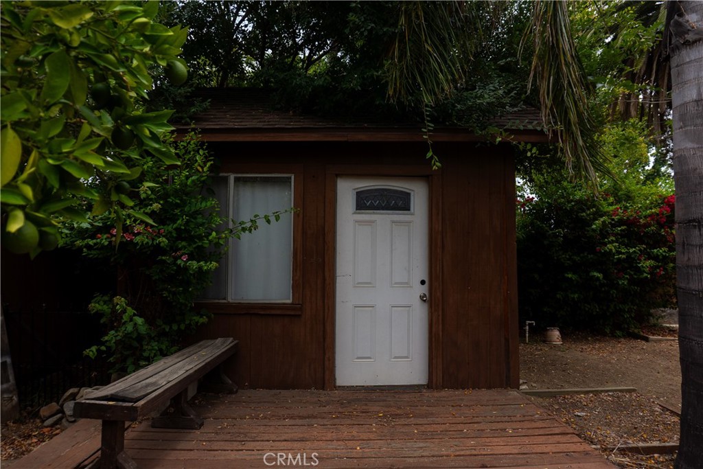 https://media.crmls.org/medias/cbadc185-8b0f-4587-b477-d1091e75bc76.jpg?preset=X-Large