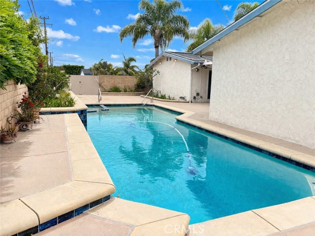 Detail Gallery Image 10 of 10 For 3233 Michigan, Costa Mesa,  CA 92626 - 4 Beds | 2 Baths