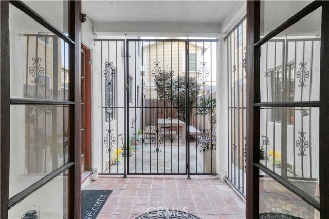 102 Bonito Avenue, Long Beach CA: https://media.crmls.org/medias/cbb059fb-d4c4-43ad-a29e-8afe8af7aedb.jpg
