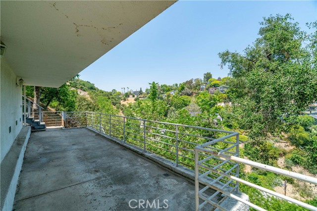 728 Quail Drive, Los Angeles CA: https://media.crmls.org/medias/cbb117d3-51f5-4b0b-9845-94b612770de0.jpg
