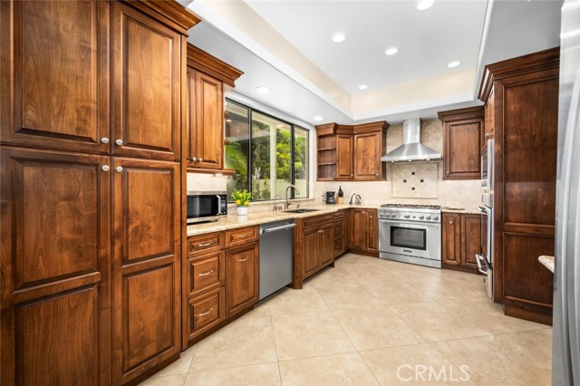 Detail Gallery Image 19 of 49 For 16282 Mandalay Cir, Huntington Beach,  CA 92649 - 5 Beds | 3 Baths