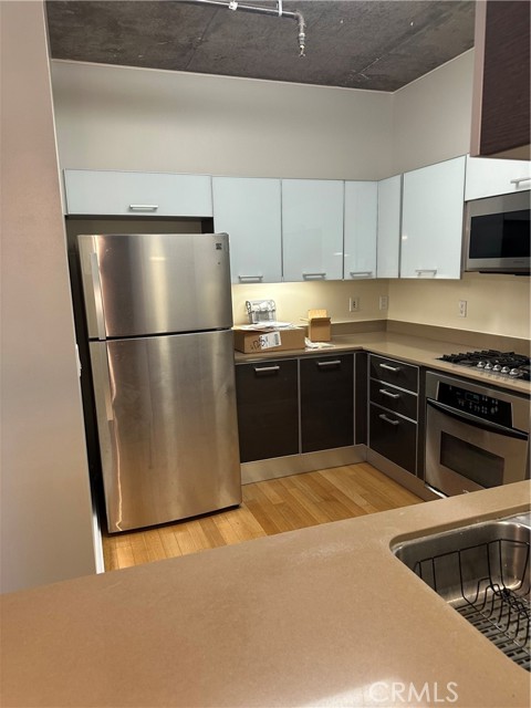 645 W 9th Street, Los Angeles CA: https://media.crmls.org/medias/cbb34a07-e958-4ccb-8b8f-408e02dda0f9.jpg