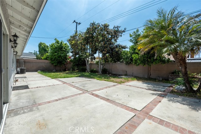 15251 Nottingham Lane, Huntington Beach CA: https://media.crmls.org/medias/cbb4976d-0b00-446f-a3cb-62b3db203869.jpg