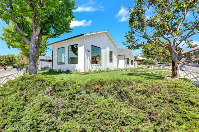 Detail Gallery Image 2 of 39 For 6451 Firebrand St, Los Angeles,  CA 90045 - 4 Beds | 3/1 Baths