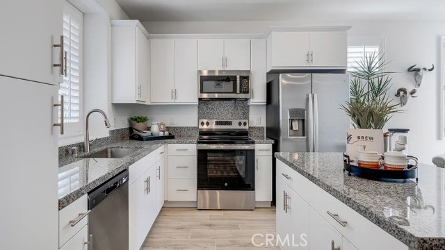 Detail Gallery Image 3 of 20 For 1209 Yeager Ave, Rialto,  CA 92376 - 3 Beds | 2/1 Baths