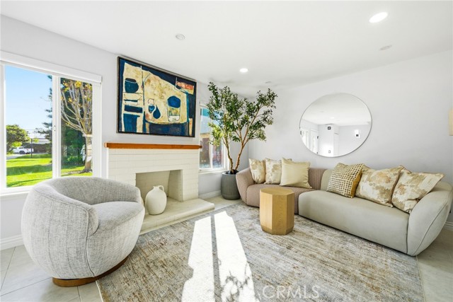 Detail Gallery Image 4 of 44 For 11912 Verbena Ct, Fountain Valley,  CA 92708 - 4 Beds | 3 Baths