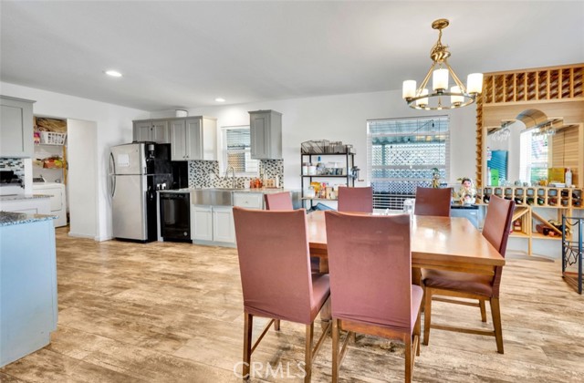 Detail Gallery Image 3 of 22 For 12700 Elliott Ave #219,  El Monte,  CA 91732 - 3 Beds | 2 Baths