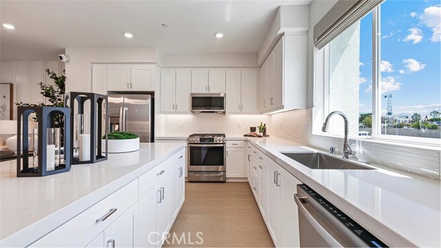 Detail Gallery Image 3 of 28 For 1750 E Park St #19,  Anaheim,  CA 92805 - 3 Beds | 2/1 Baths