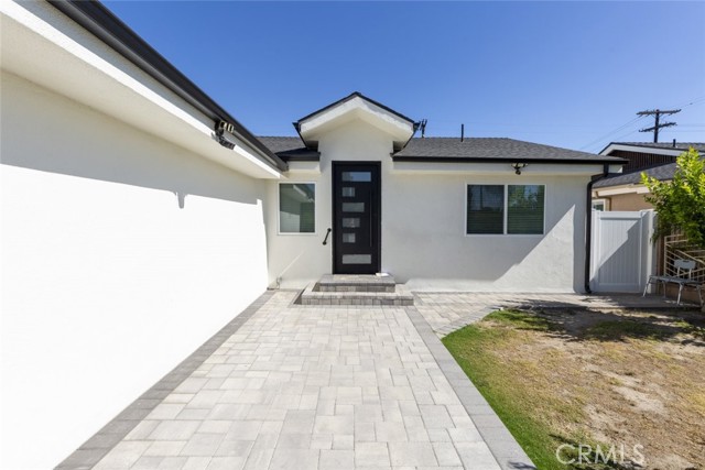 Detail Gallery Image 5 of 22 For 12818 Arminta St, North Hollywood,  CA 91605 - 3 Beds | 3 Baths