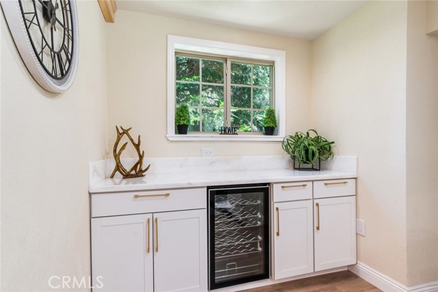901 Ca-173, Lake Arrowhead CA: https://media.crmls.org/medias/cbb7c4b2-1662-42bc-b943-e21250db4a6c.jpg