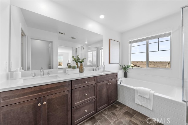 Detail Gallery Image 9 of 15 For 16725 Petrus Ln, Fontana,  CA 92336 - 3 Beds | 2/1 Baths