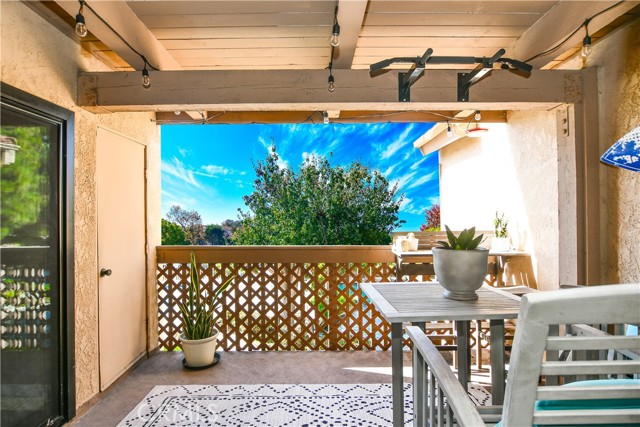 Detail Gallery Image 2 of 45 For 16551 Grunion Lane #204,  Huntington Beach,  CA 92649 - 2 Beds | 2 Baths