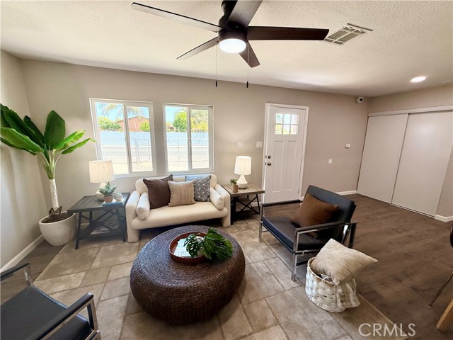 Detail Gallery Image 7 of 27 For 9196 Redwood Ave, Fontana,  CA 92335 - 3 Beds | 2 Baths