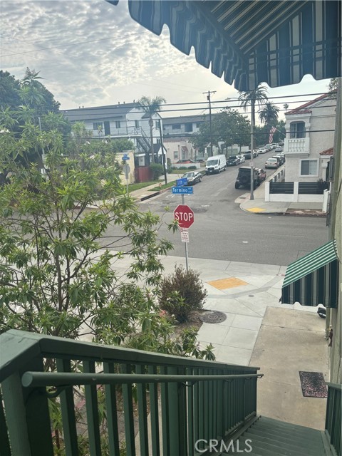 1102 Termino Avenue, Long Beach CA: https://media.crmls.org/medias/cbb9febb-c59f-46e1-9681-4a4f69b00e9a.jpg