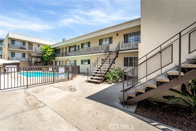 3430 Elm Avenue, Long Beach CA: https://media.crmls.org/medias/cbba78fa-3ad8-4c65-a5ae-09e7e35f1af5.jpg