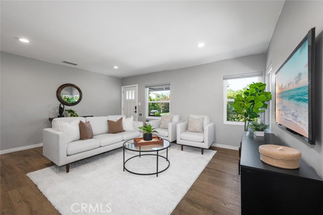 4513 E Cervato Street, Long Beach CA: https://media.crmls.org/medias/cbbb5ea1-83cd-4a29-8306-2fb71d3078e8.jpg