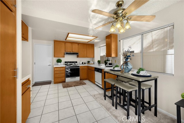Detail Gallery Image 14 of 48 For 2705 Annapolis Cir, San Bernardino,  CA 92408 - 3 Beds | 2/1 Baths