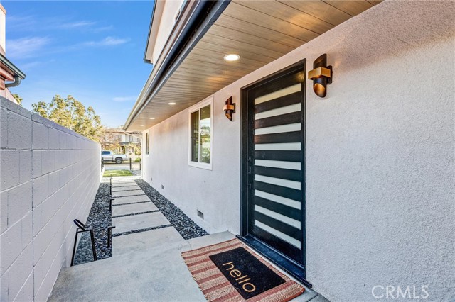 Detail Gallery Image 8 of 47 For 4939 Sancola Ave, North Hollywood,  CA 91601 - 4 Beds | 4 Baths