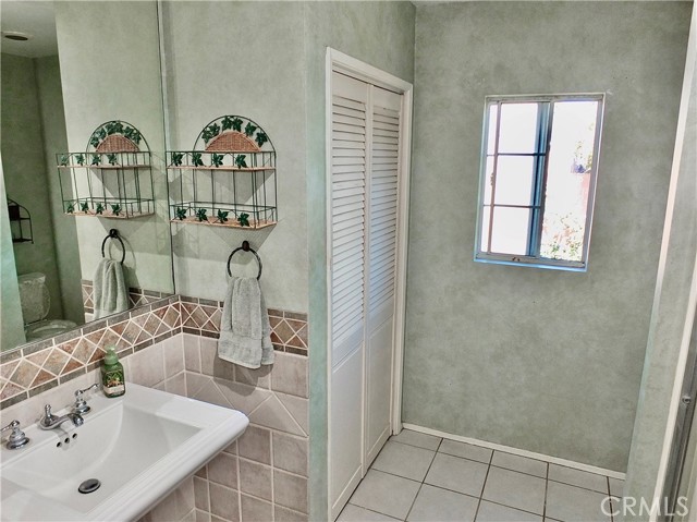 4306 Hackett Avenue, Lakewood CA: https://media.crmls.org/medias/cbbe2349-d426-456d-9f76-ae3716571937.jpg
