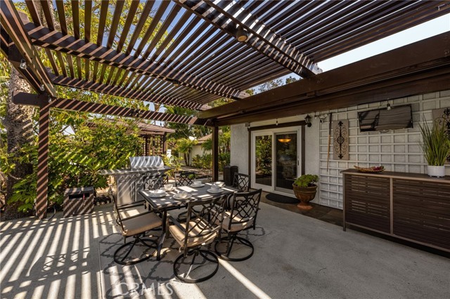 2465 Via Oeste Drive, Fallbrook CA: https://media.crmls.org/medias/cbbe54ac-3e54-4b81-b120-8eab4a1dadf9.jpg