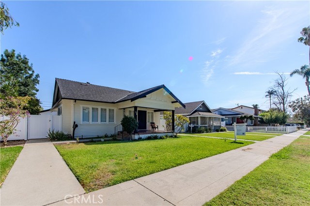 424 W Wilshire Avenue, Fullerton CA: https://media.crmls.org/medias/cbbe6188-c12a-4d1a-9fdb-d2cdc23cf2ac.jpg