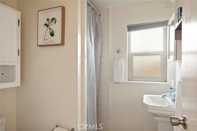 Detail Gallery Image 10 of 17 For 2398 Whispering Pines Dr, Running Springs,  CA 92382 - 2 Beds | 1 Baths