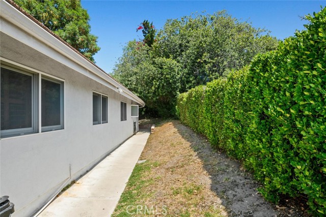 20451 Bermuda Street, Chatsworth CA: https://media.crmls.org/medias/cbbf86ba-79b6-4778-bc70-980dc2702143.jpg