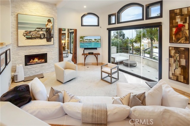 Detail Gallery Image 3 of 55 For 825 Summit Dr, Laguna Beach,  CA 92651 - 3 Beds | 2/1 Baths
