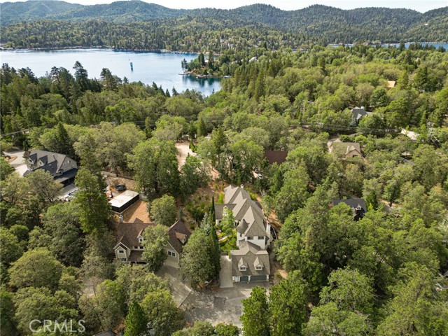 Detail Gallery Image 2 of 30 For 1036 Mallard Dr, Lake Arrowhead,  CA 92352 - 5 Beds | 4/1 Baths