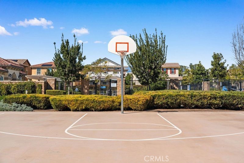 https://media.crmls.org/medias/cbc178a6-464d-4ed2-bbed-05d887d77fa6.jpg?preset=X-Large