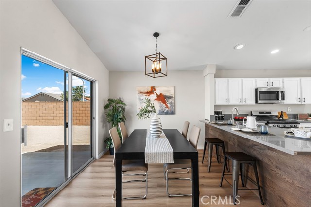 37011 Zinnia Street, Palmdale CA: https://media.crmls.org/medias/cbc1c5a1-ef59-4c1f-a714-dafc301926c1.jpg