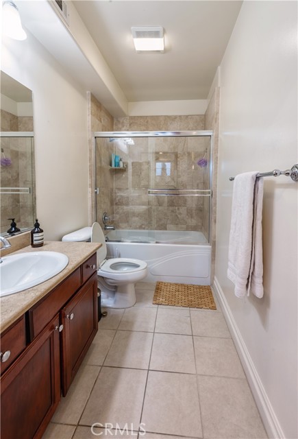 Detail Gallery Image 13 of 19 For 15206 Burbank Bld #209,  Sherman Oaks,  CA 91411 - 2 Beds | 2/1 Baths