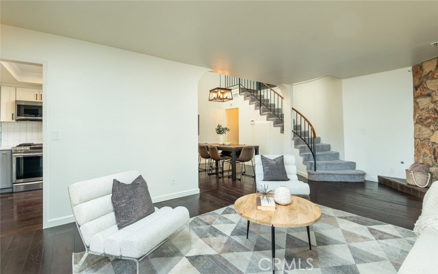 Detail Gallery Image 7 of 31 For 12421 Ramona, Hawthorne,  CA 90250 - 3 Beds | 3 Baths