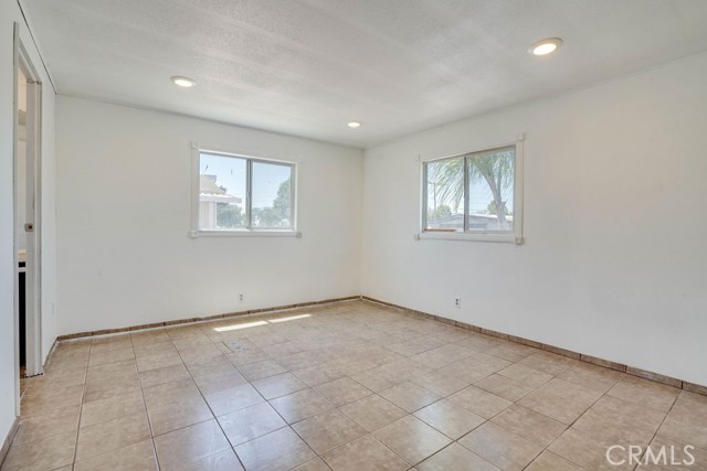 Detail Gallery Image 12 of 22 For 1855 E Riverside Dr #370,  Ontario,  CA 91761 - 3 Beds | 2 Baths