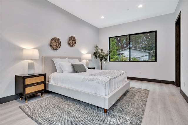 19513 Cantara Street photo 21