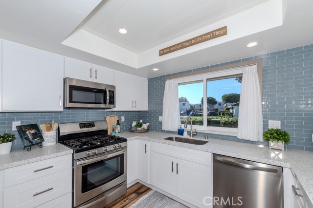 Detail Gallery Image 3 of 45 For 20319 Gardenia, Huntington Beach,  CA 92646 - 2 Beds | 1/1 Baths