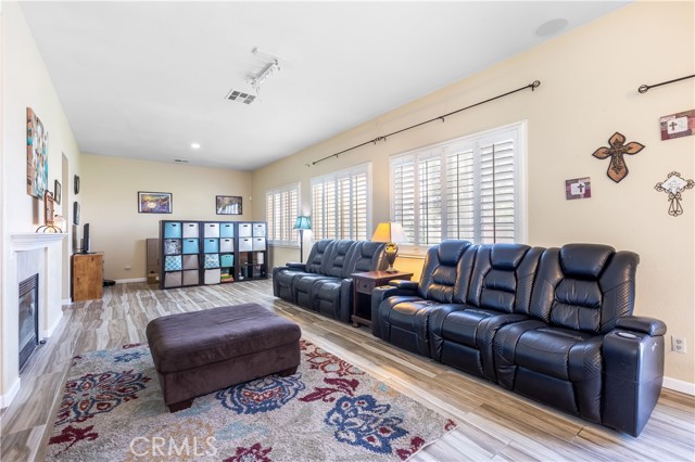 Detail Gallery Image 12 of 29 For 26412 Clydesdale Ln, Moreno Valley,  CA 92555 - 6 Beds | 3 Baths